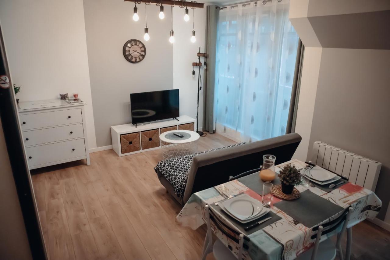Cosy Et Moderne En Centre Ville, Fibre Haut Debit Ernée 외부 사진