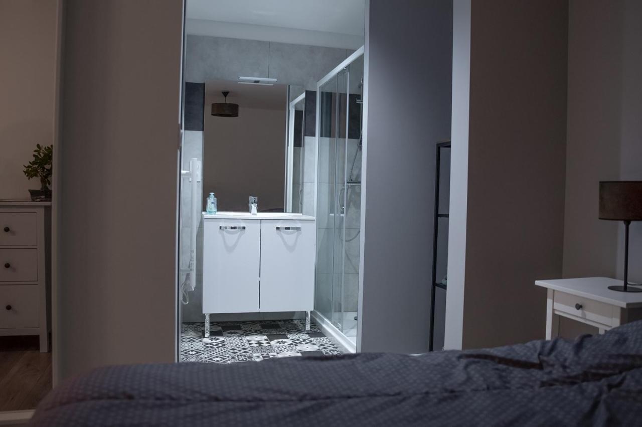 Cosy Et Moderne En Centre Ville, Fibre Haut Debit Ernée 외부 사진